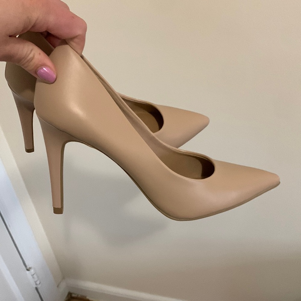 Womens nude heels size 7.5